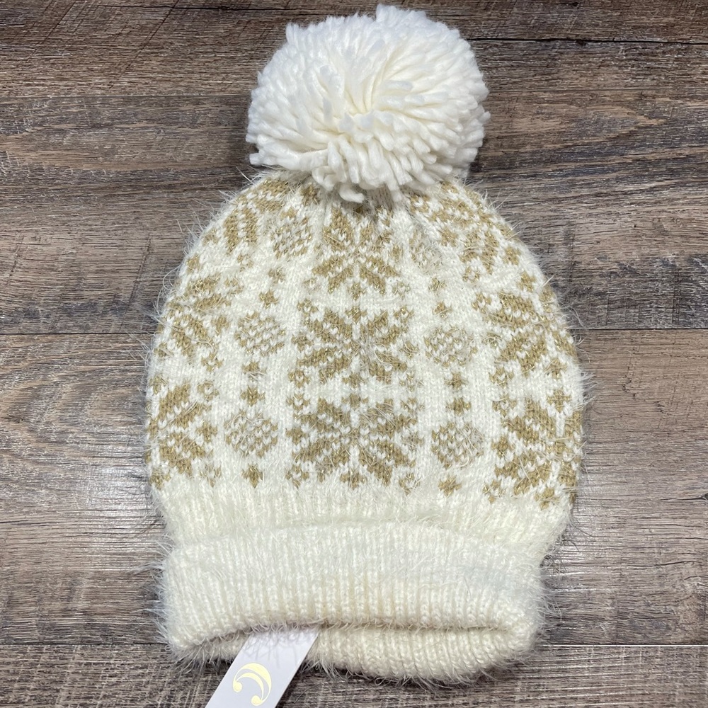 ☃️Charming Charlie’s white Pom beanie NWT